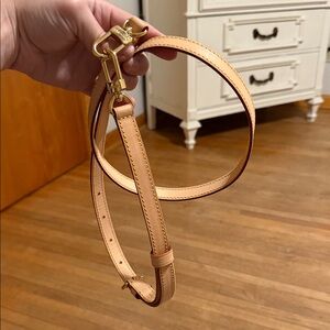 Louis Vuitton Bandouliere leather strap